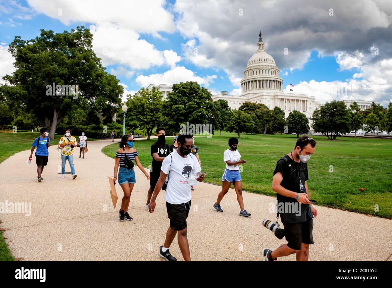 Demonstranten, die das US-Kapitol verlassen, während der "Shut Down the Capitol march" durch die Freedom Neighborhood, Washington, DC, USA Stockfoto