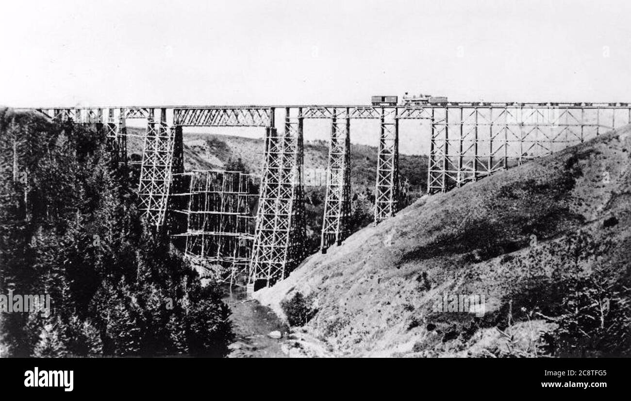 Vintage-Eisenbahnbrücken-mit-Holz-Böcken-04 Stockfoto
