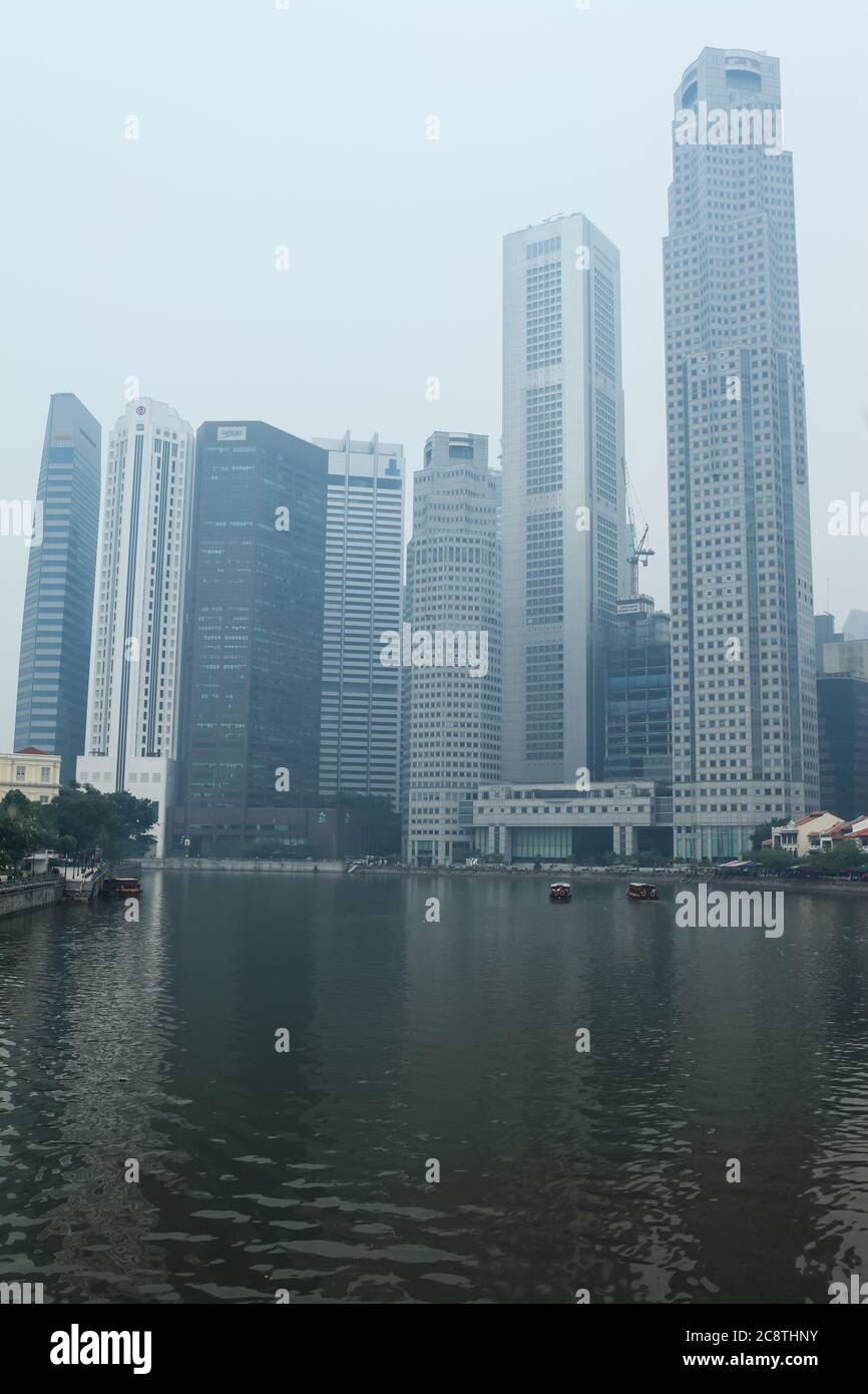 Haze Verschmutzung im Central Business District wurde den Leuten geraten, so viel wie möglich drinnen zu bleiben. Singapur, Südostasien, Stockfoto