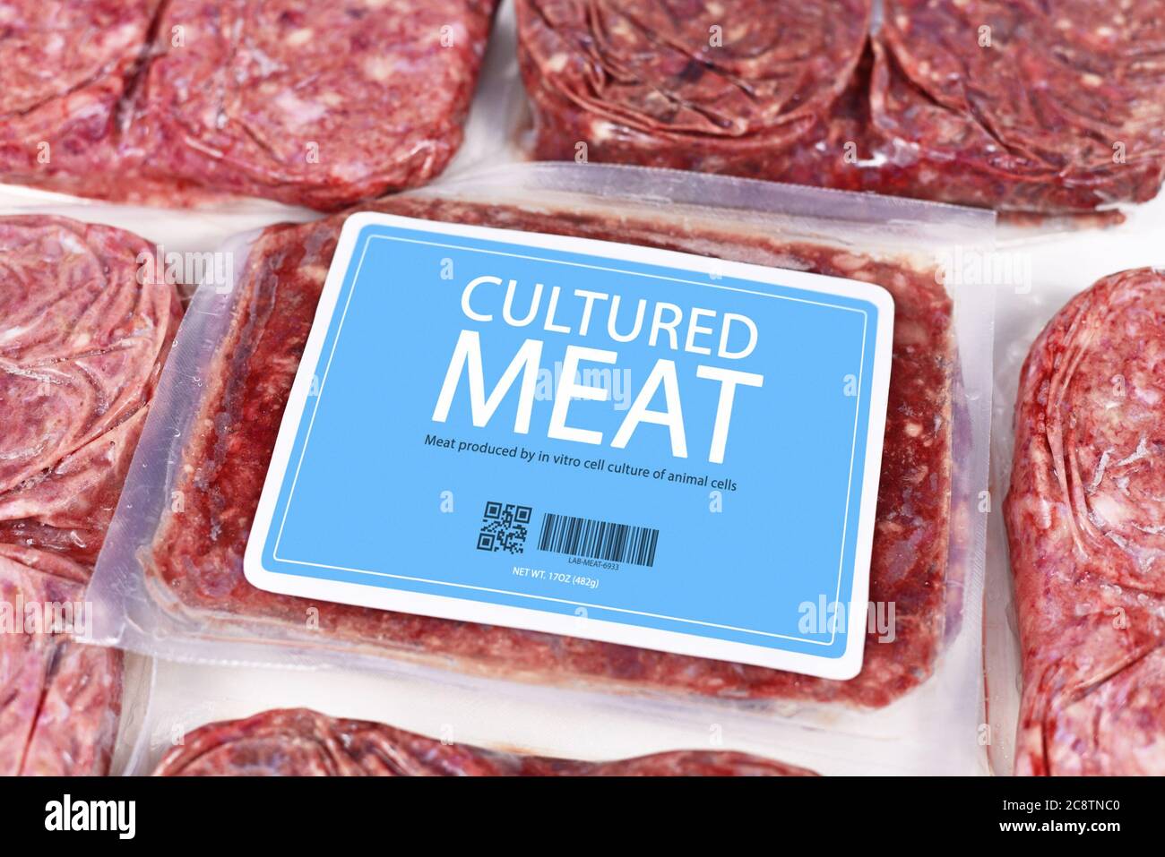 Lab Grown cultured Meat Konzept für die künstliche in vitro Zellkultur  Fleischproduktion mit verpacktem rohem Fleisch mit aufgearbeitetem blauem  Etikett Stockfotografie - Alamy