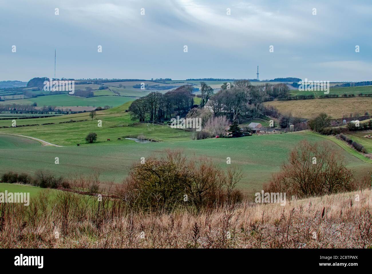Blick von der Rowgate Road, Skendlesby, in den Lincolnshire Wolds, einem Gebiet von prächtigenatürlicher Schönheit. Stockfoto