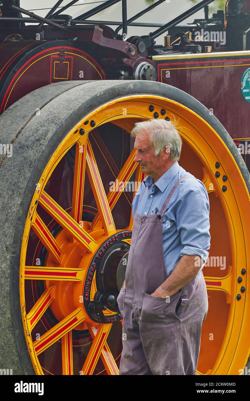 Ein restaurierter historischer Zugmotor, der auf einer Landwirtschaftsausstellung ausgestellt ist; die Royal Bath and West Show, in der Nähe von Shepton Mallet, Somerset, Großbritannien. Stockfoto