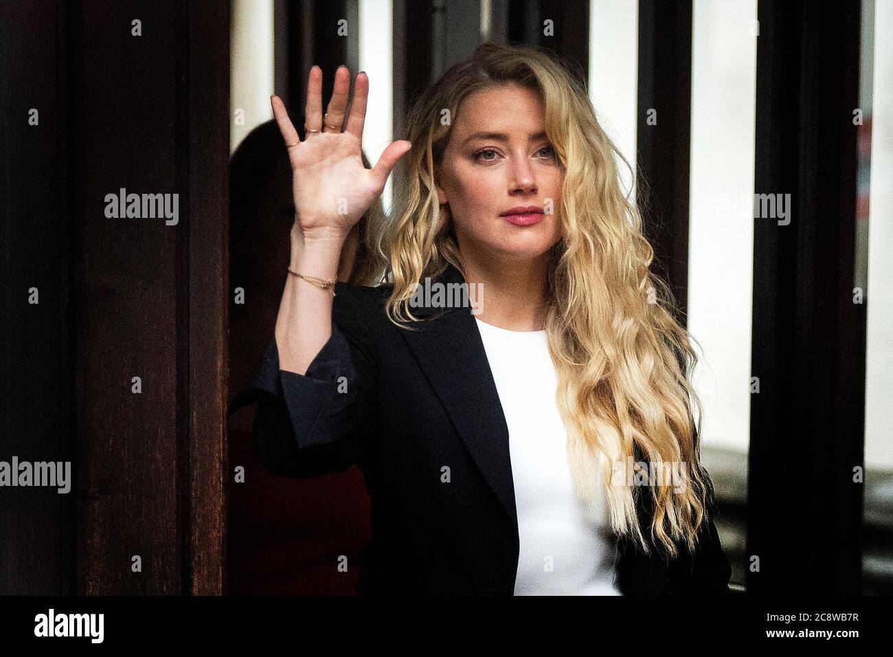 Schauspielerin Amber Heard kommt zum High Court in London, um eine Anhörung in Johnny Depps Verleumdungsverfahren gegen die Herausgeber von The Sun und dessen Chefredakteur Dan Wootton zu erhalten. Nach fast drei Wochen neigt sich der größte englische Verleumdungsprozess des 21. Jahrhunderts dem Ende zu, da das Rechtsteam von NGN am Dienstag die Abschlussanträge bei Herrn Justice Nicol einreichen wird, gefolgt von den Anwälten von Herrn Depp. Stockfoto