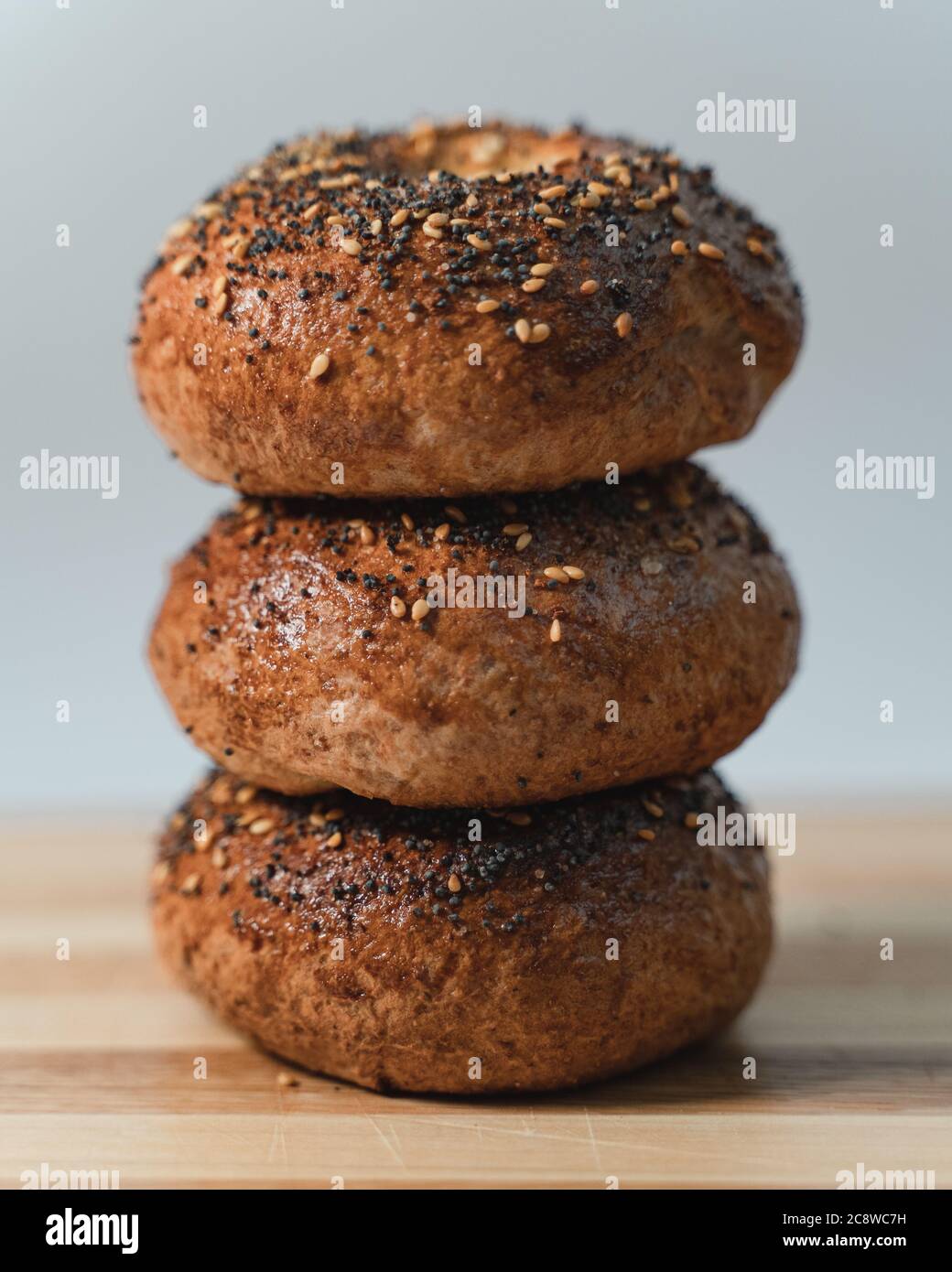 Sesam- und Mohn-Bagels Stockfoto