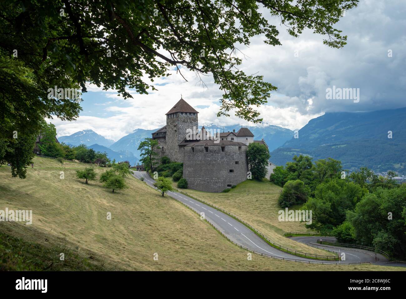 Liechtenstein: Schloss Vaduz ist die Hauptresidenz der Fürstenfamilie Liechtenstein.Foto vom 21. Juni 2020. Weltweit eingesetzt Stockfoto