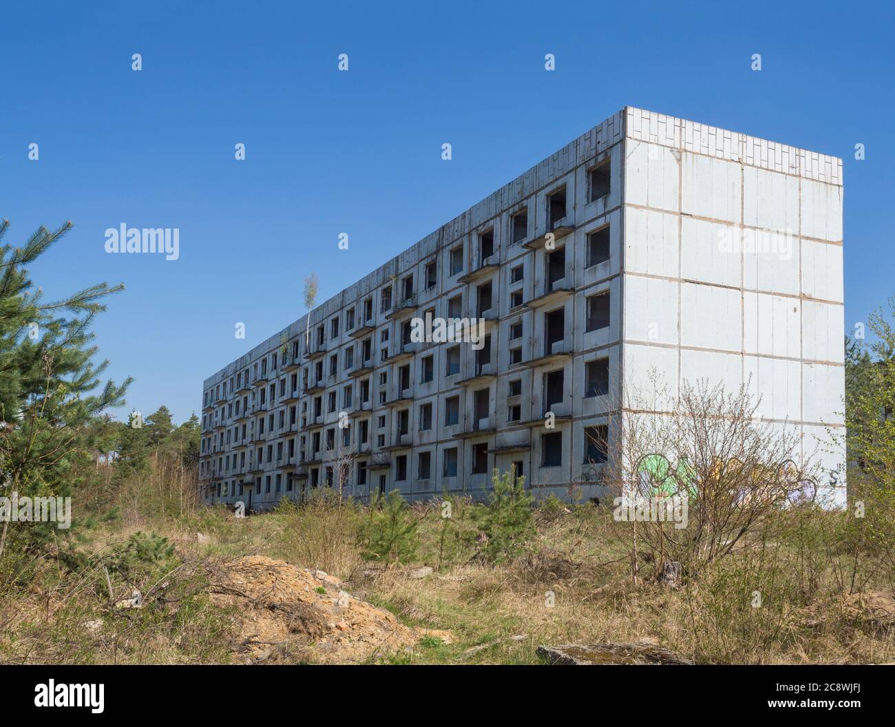 Verlassene ruinierte Wohnblocks, ehemalige russische Soldatenhäuser in der Uranbergbaustadt Ralsko, Tschechische Republik, ehemalige Militärzone Gebiet besetzt wurde Stockfoto