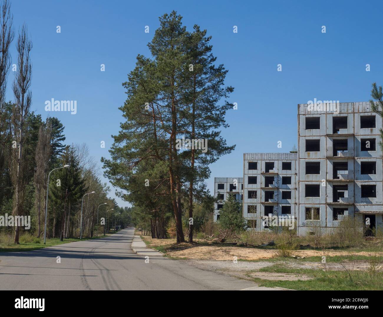 Verlassene ruinierte Wohnblocks, ehemalige russische Soldatenhäuser in der Uranbergbaustadt Ralsko, Tschechische Republik, ehemalige Militärzone Gebiet besetzt wurde Stockfoto