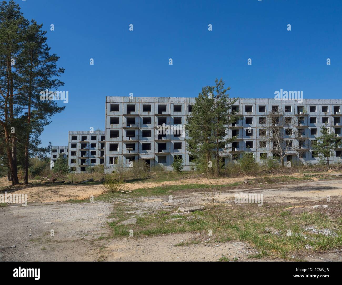 Verlassene ruinierte Wohnblocks, ehemalige russische Soldatenhäuser in der Uranbergbaustadt Ralsko, Tschechische Republik, ehemalige Militärzone Gebiet besetzt wurde Stockfoto
