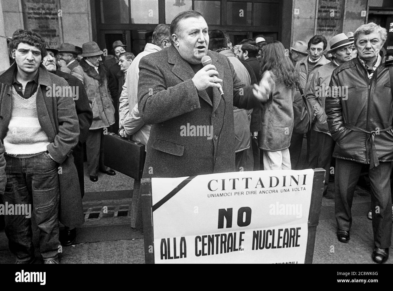 Italien, Demonstration der Landwirte bei der Handelskammer von Vercelli gegen die Verdoppelung des Kernkraftwerks Trino Vercellese (Februar 1985) Stockfoto