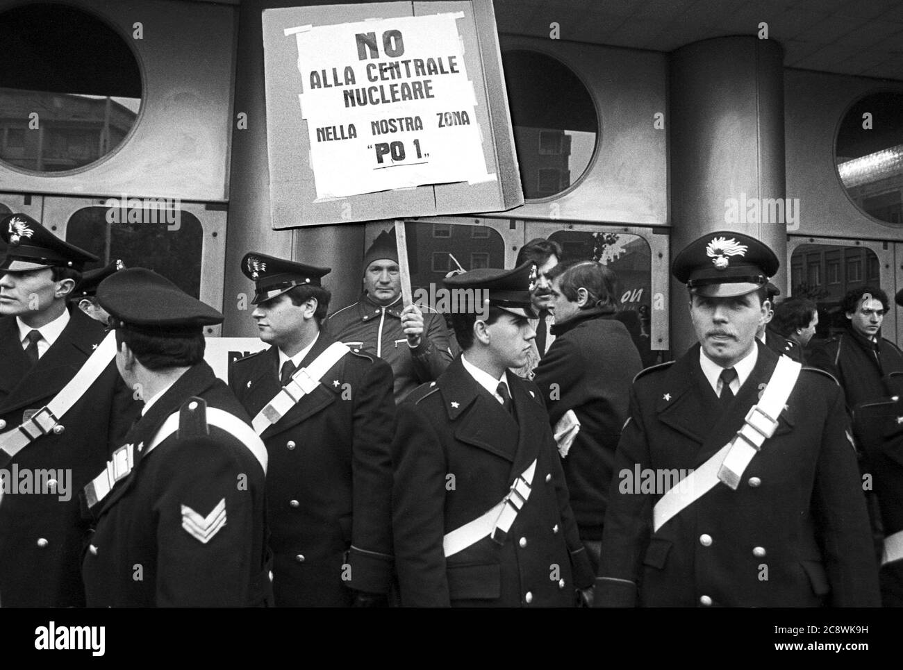 Italien, Demonstration der Landwirte bei der Handelskammer von Vercelli gegen die Verdoppelung des Kernkraftwerks Trino Vercellese (Februar 1985) Stockfoto