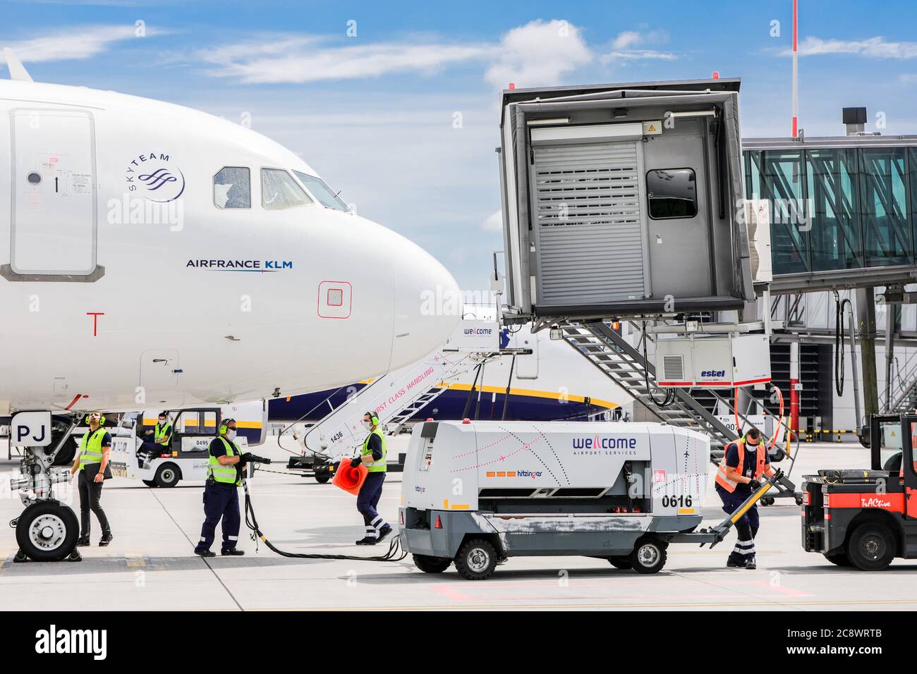 Air France Airbus A320 eröffnet die Flugverbindung Paris-Krakau am Flughafen Krakau während des Flugpersonals. Einweihung des Paris-C Stockfoto
