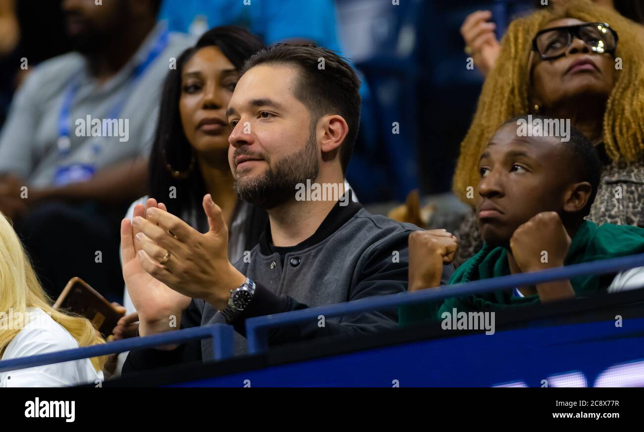 Alexis Ohanian beobachtet Frau Serena Williams während ihres ersten Rundenmatches beim US Open Grand Slam Tennisturnier 2019 Stockfoto