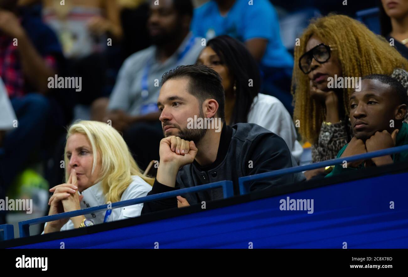 Alexis Ohanian beobachtet Frau Serena Williams während ihres ersten Rundenmatches beim US Open Grand Slam Tennisturnier 2019 Stockfoto