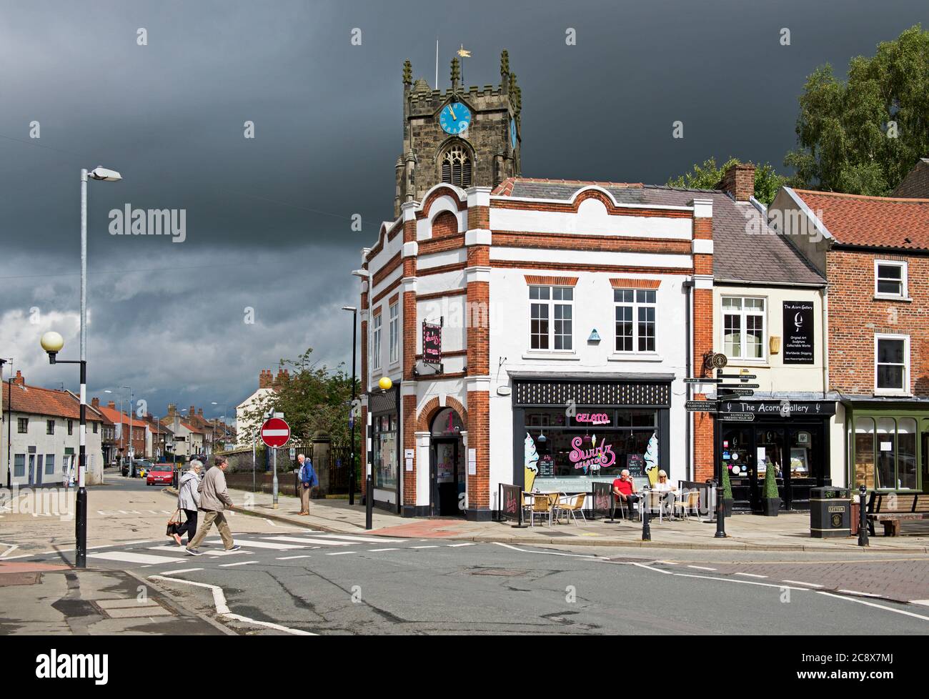 Straßenszene in der Marktstadt Pocklington, East Yorkshire, England Stockfoto