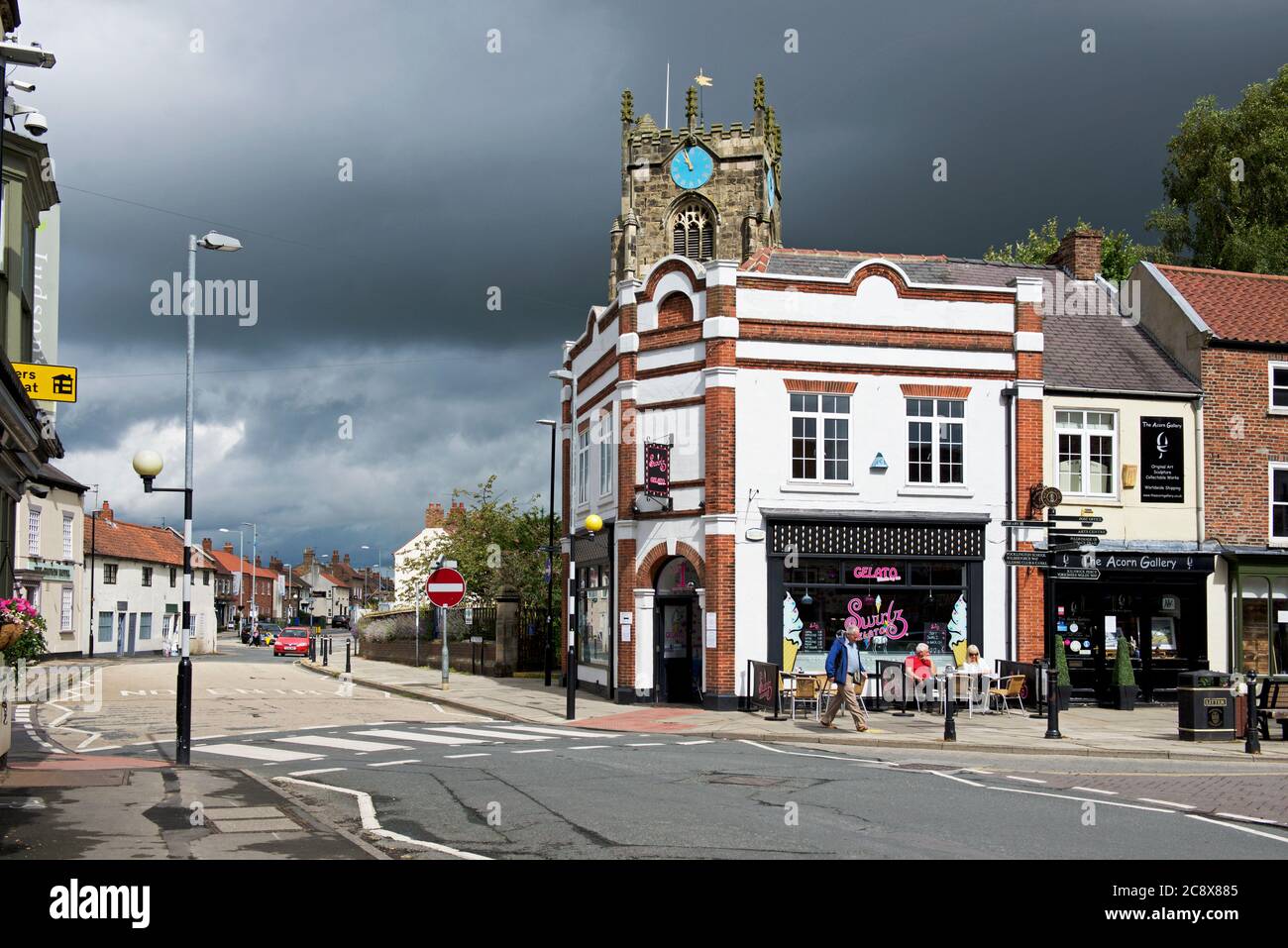Straßenszene in der Marktstadt Pocklington, East Yorkshire, England Stockfoto