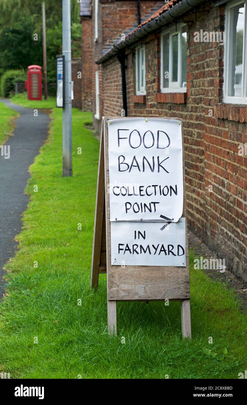 Schild für Lebensmittel Bank auf dem Bauernhof, im Dorf Allerton, East Yorkshire, England Großbritannien Stockfoto