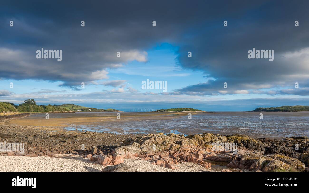 Rough Island und Robin Rigg Windpark von Kippford Stockfoto