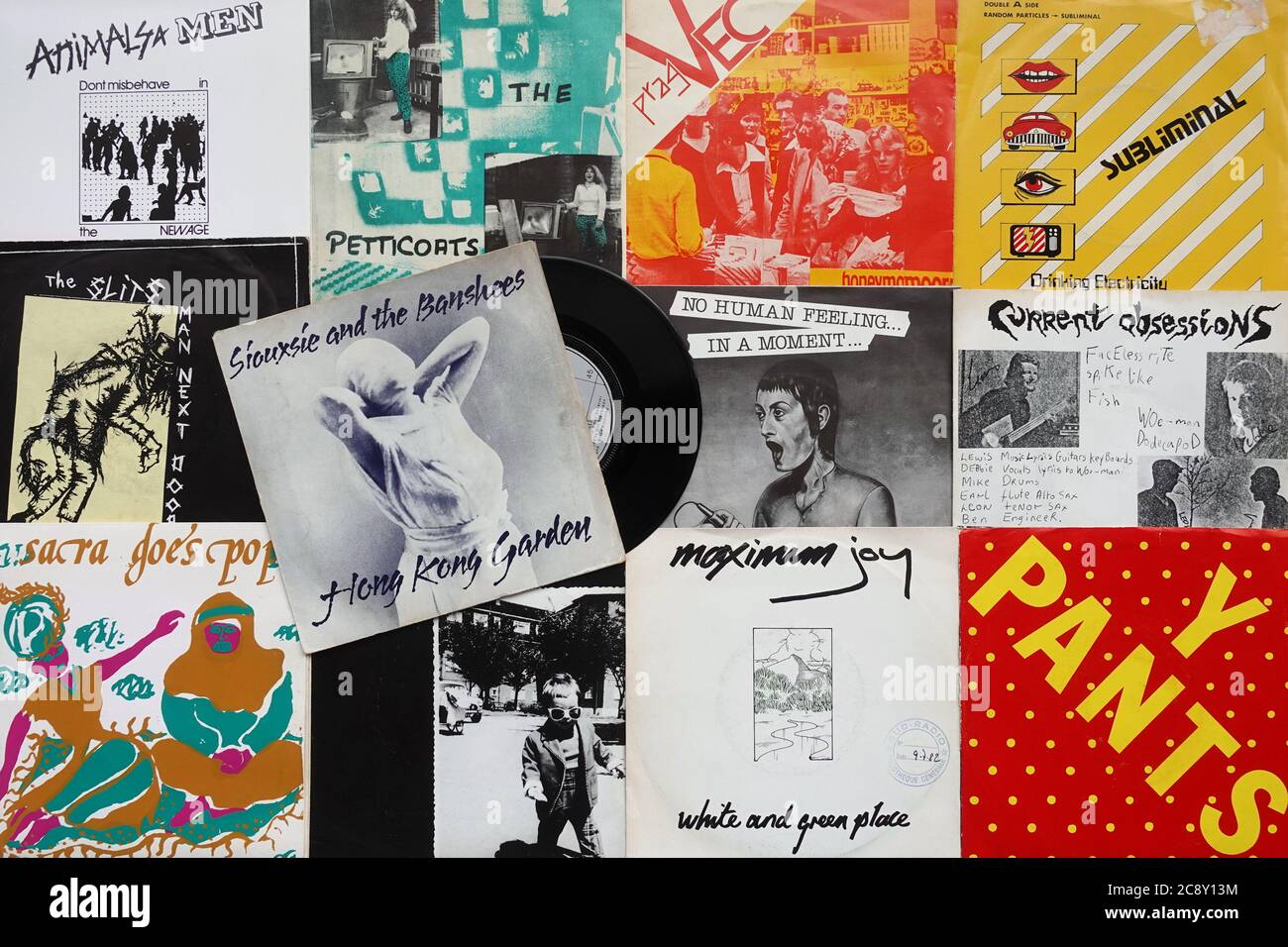 Athen, Griechenland - 26. April 2020: Vinyl-Schallplattensingles von Female Fronted Post Punk New Wave Musik zwischen 1978-1982 und Hong Kong Garden von Si veröffentlicht Stockfoto