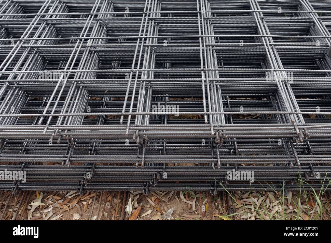 Stahldraht Betonbewehrung Mesh in der Konstruktion verwendet. Industrieller Hintergrund. Stockfoto