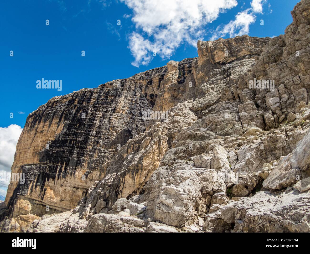 Klettern auf dem Klettersteig Pisciadu der Sellagruppe in den Dolomiten, Südtirol Stockfoto