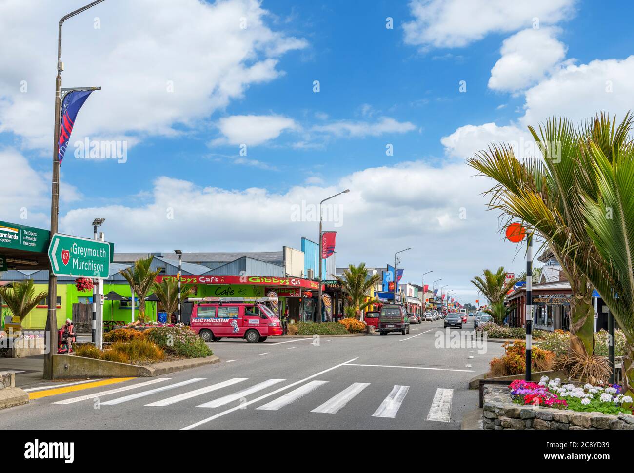 Palmerston Street, die Hauptstraße in der historischen Innenstadt von Westport, Westküste, Südinsel, Neuseeland Stockfoto