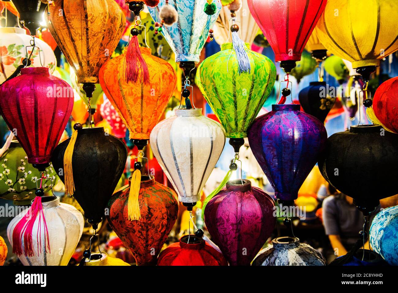 Bunte Papierlampen zum Verkauf in einem Geschäft in Hoi an, Vietnam, Südostasien Stockfoto
