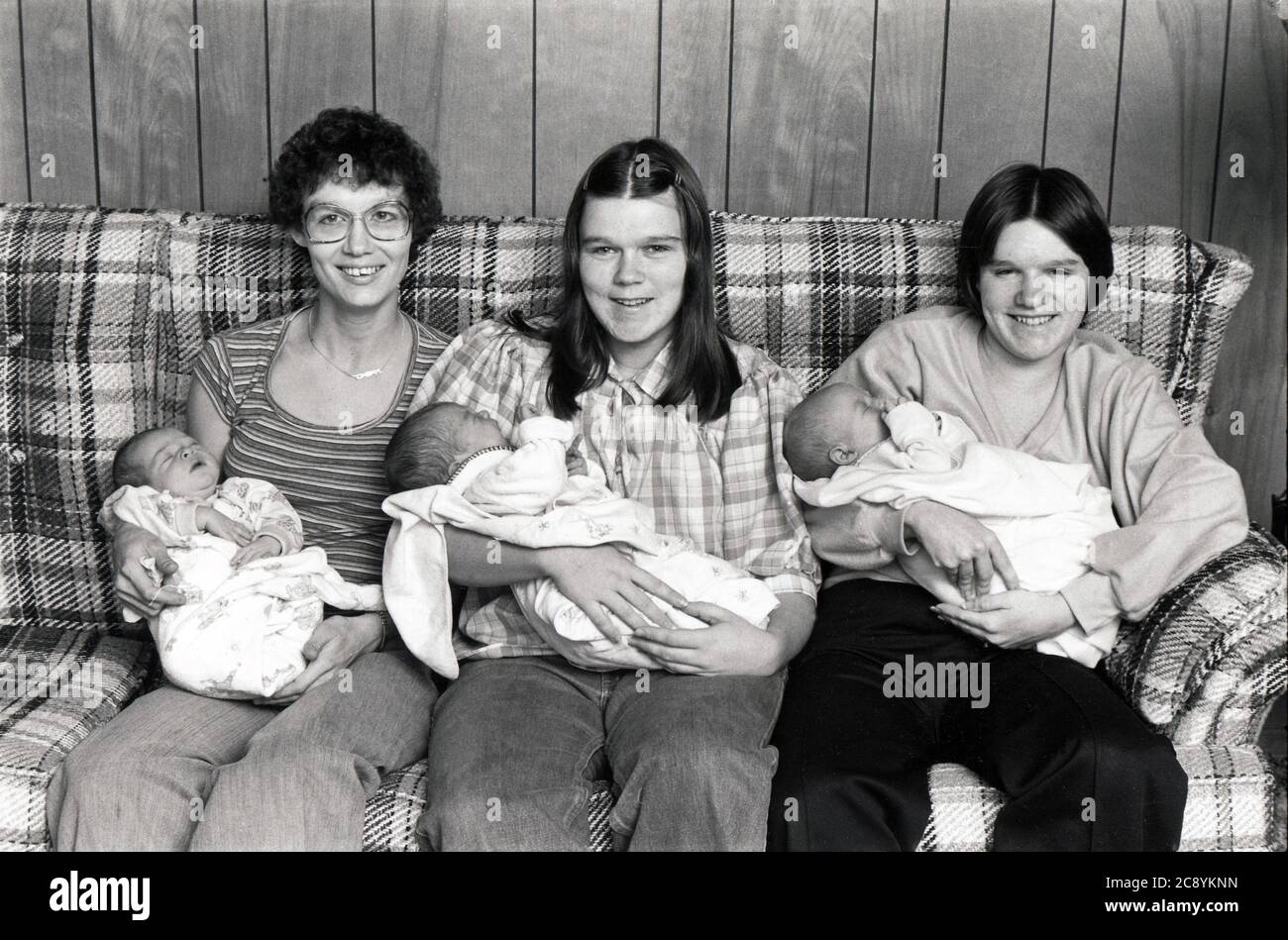 Drei Schwestern in Erlanger, Kentucky, gebären jeweils am selben Tag ein Baby. Stockfoto