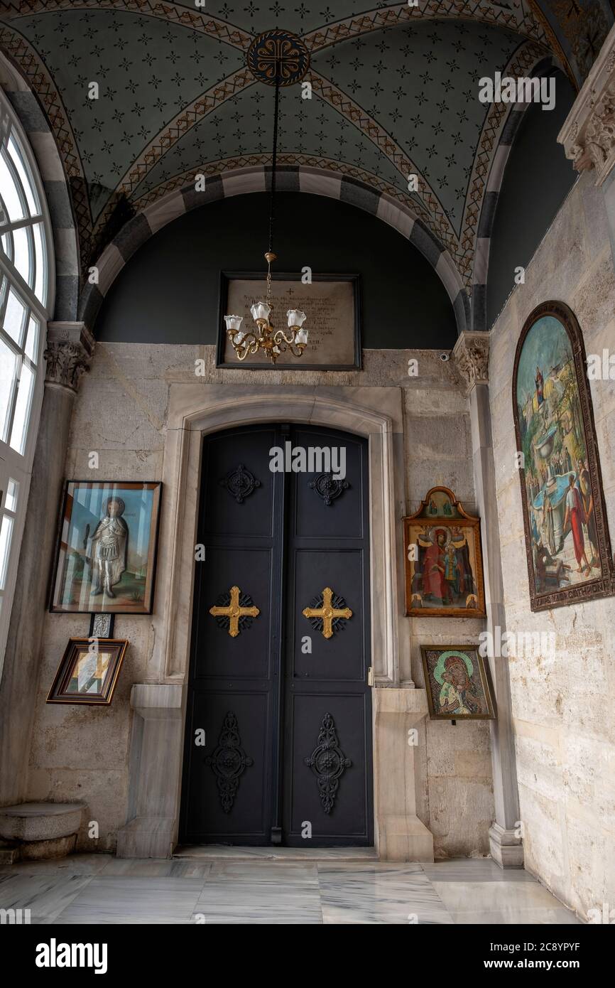 Istanbul, Türkei - 14. Juni 2019: Die Hagia Triada (Heilige Dreifaltigkeit) (Türkisch: Aya Triada Rum Ortodoks Kilisesi) ist eine griechisch-orthodoxe Kirche in Taksim, ISTA Stockfoto