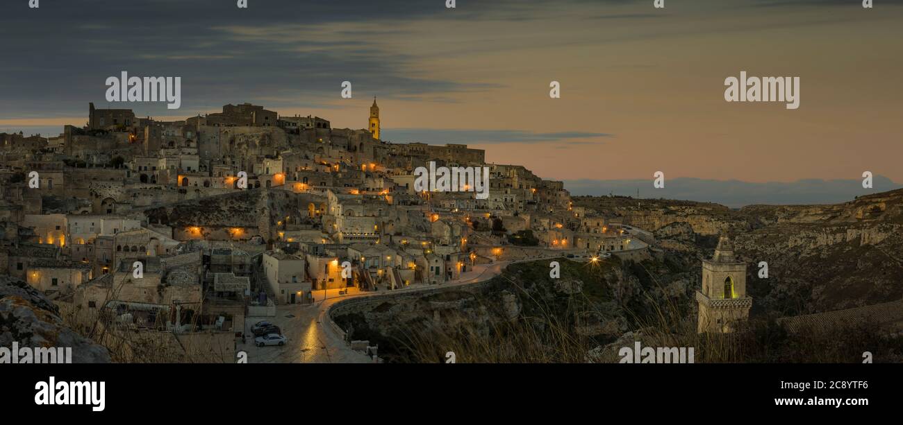 Alte Stadt Matera, Sassi di Matera bei Nacht, Basilicata, Süditalien Stockfoto