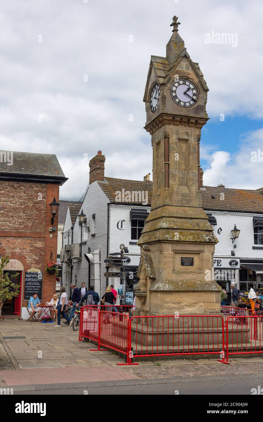 Uhrturm, Thirsk Market Place, Thirsk, North Yorkshire, England, Vereinigtes Königreich Stockfoto