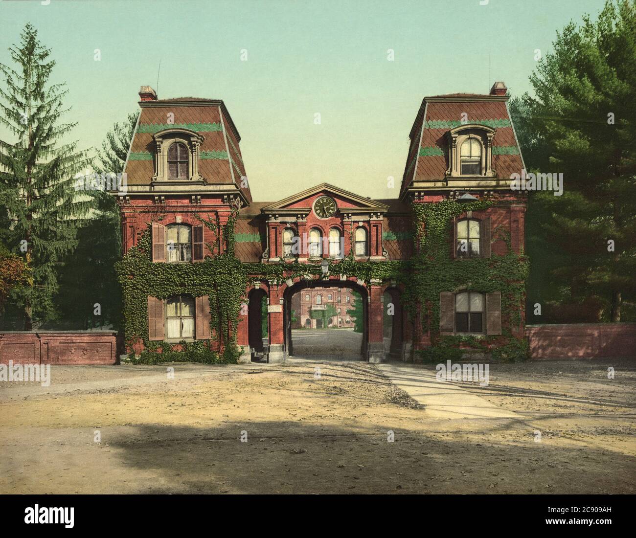 Entrance, Vassar College, Poughkeepsie, New York, USA, Detroit Publishing Company, 1904 Stockfoto