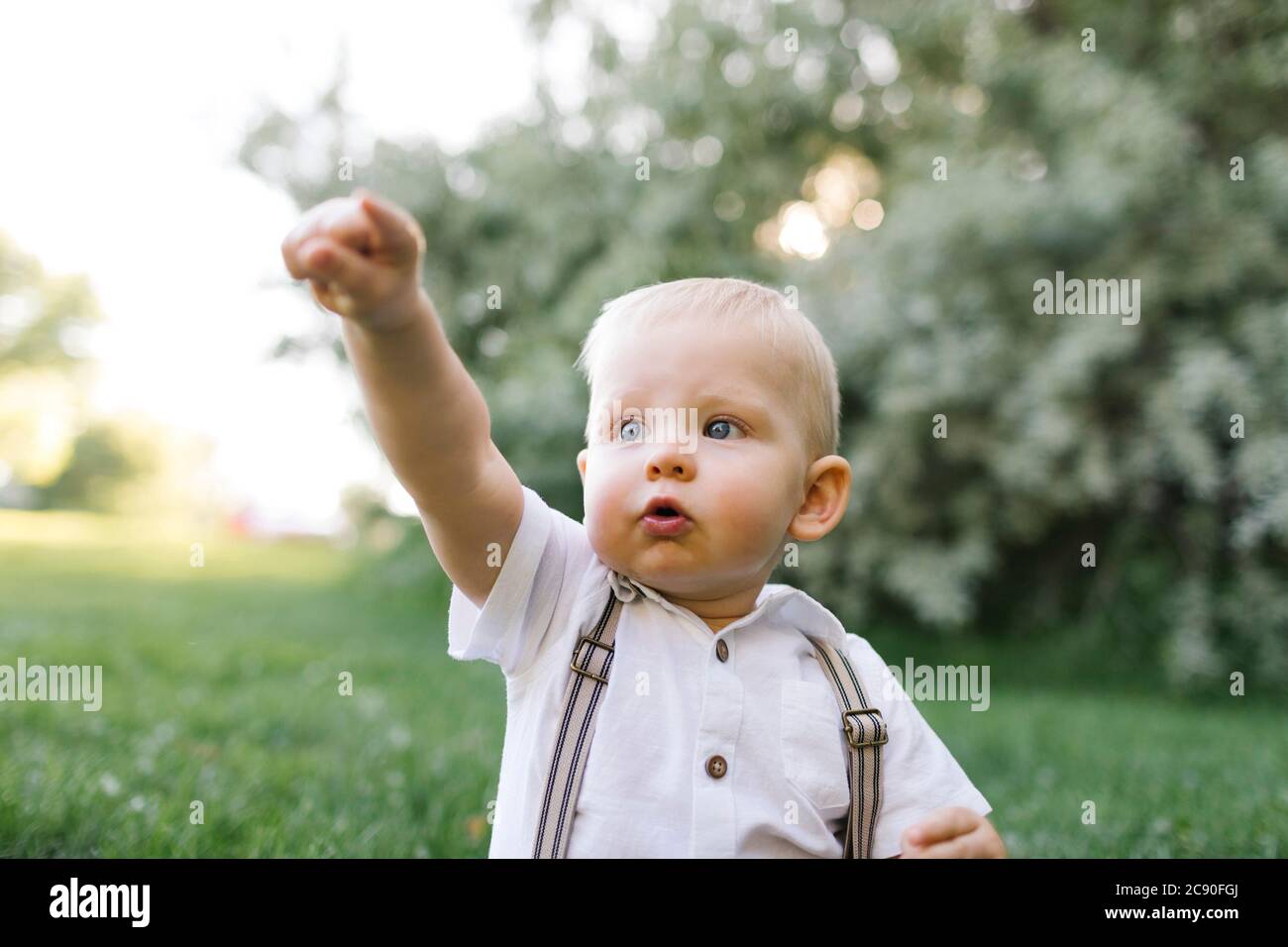 Outdoor-Porträt von Baby im Park Stockfoto