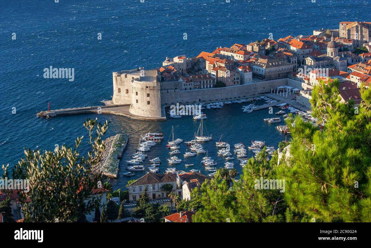 Kroatien, Dubrovnik, Altstadt und Yachthafen Stockfoto