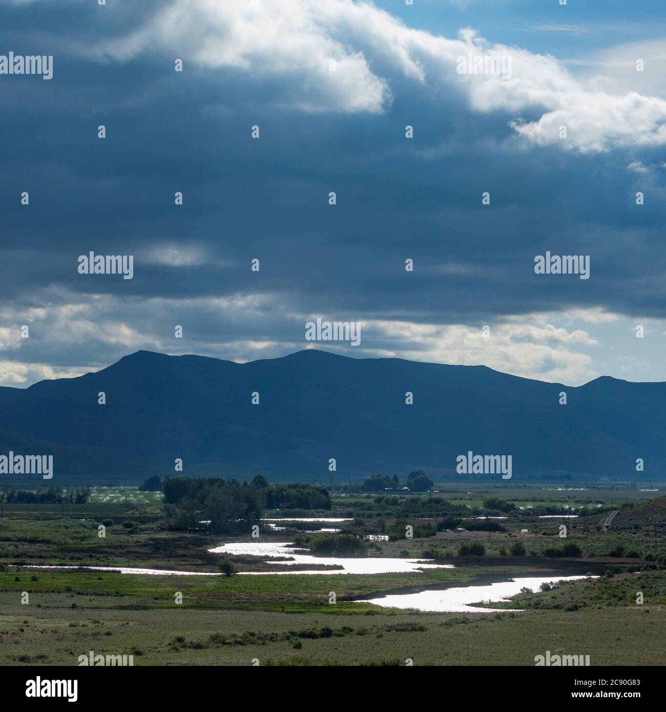 USA, Idaho, Sun Valley, Silver Creek unter bewölktem Himmel Stockfoto