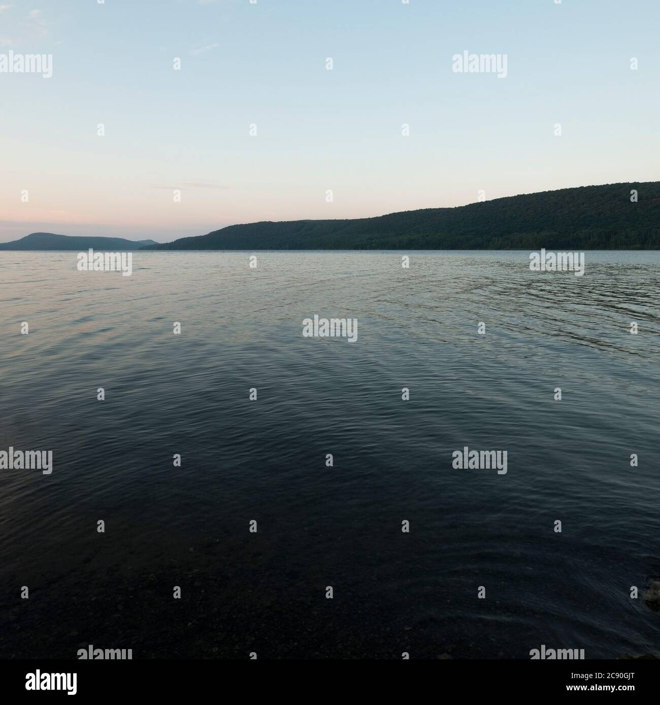 USA, Otsego Lake in der Abenddämmerung Stockfoto