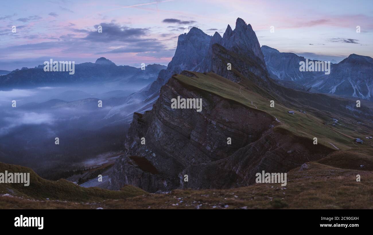 Italien, Dolomiten, Seceda Berg, Panorama Blick auf den Seceda Berg in den Dolomiten bei Sonnenuntergang Stockfoto