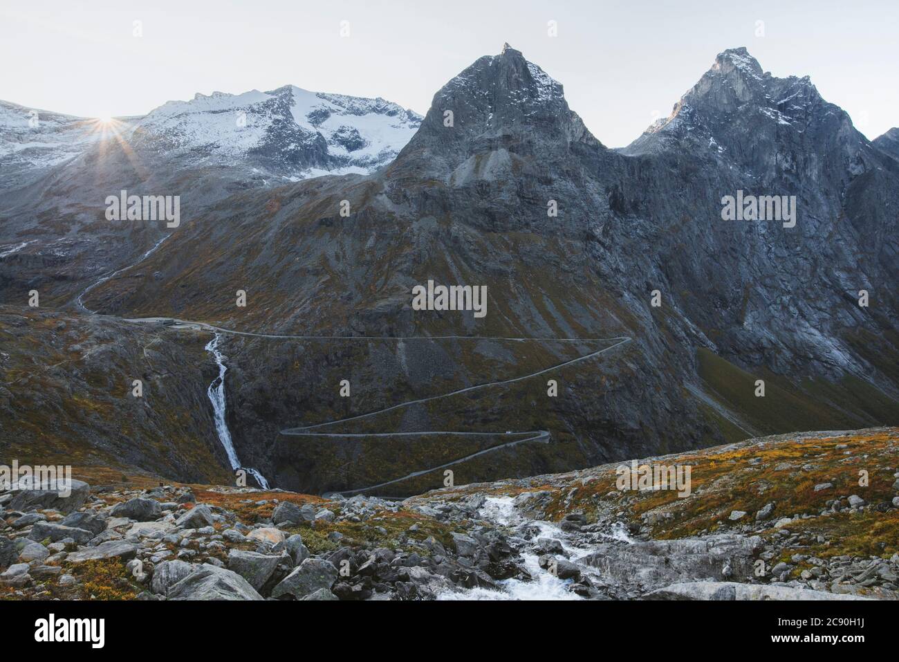 Norwegen, Andalsnes, Trollstigen, landschaftlich reizvoller Blick auf die Trollstiegen Straße Stockfoto