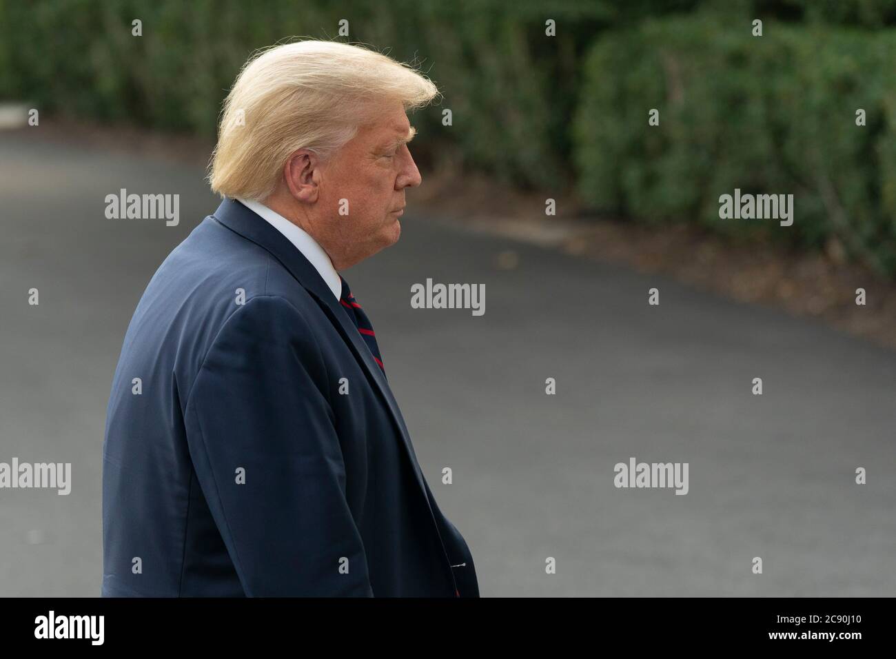 US-Präsident Donald J. Trump kehrt nach einem Besuch im Bioprocess Innovation Center bei Fujifilm Diosynth Biotechnologies in Morrisville, North Carolina, am 27. Juli 2020 ins Weiße Haus in Washington, DC zurück.Quelle: Chris Kleponis/Pool via CNP /MediaPunch Stockfoto