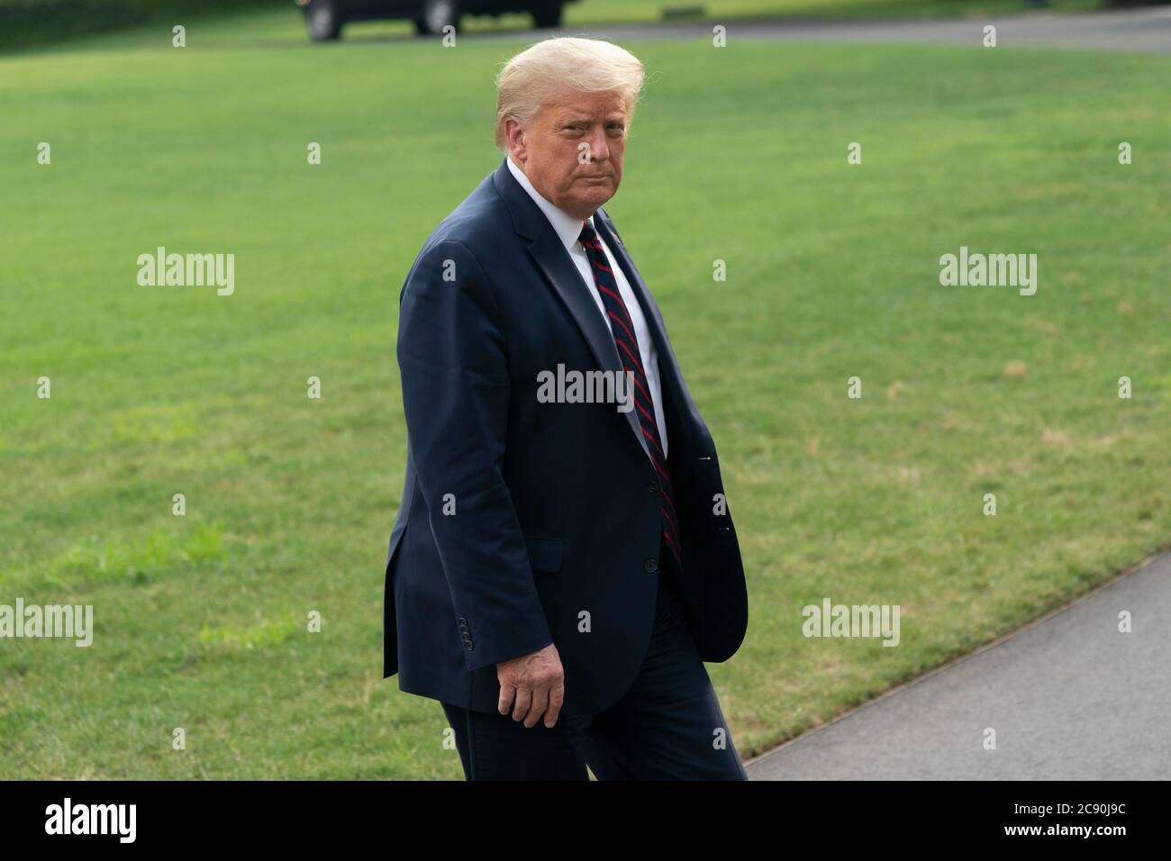 US-Präsident Donald J. Trump kehrt nach einem Besuch im Bioprocess Innovation Center bei Fujifilm Diosynth Biotechnologies in Morrisville, North Carolina, am 27. Juli 2020 ins Weiße Haus in Washington, DC zurück.Quelle: Chris Kleponis/Pool via CNP /MediaPunch Stockfoto