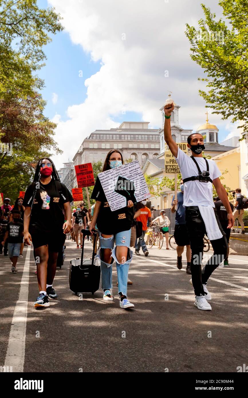 Anführer der Jugendproteste, Einheit ist Gerechtigkeit und Gerechtigkeit ist unsere Zukunft, fusioniert mit dem Marsch gegen Trumps Polizeistaat, Washington, DC, USA Stockfoto