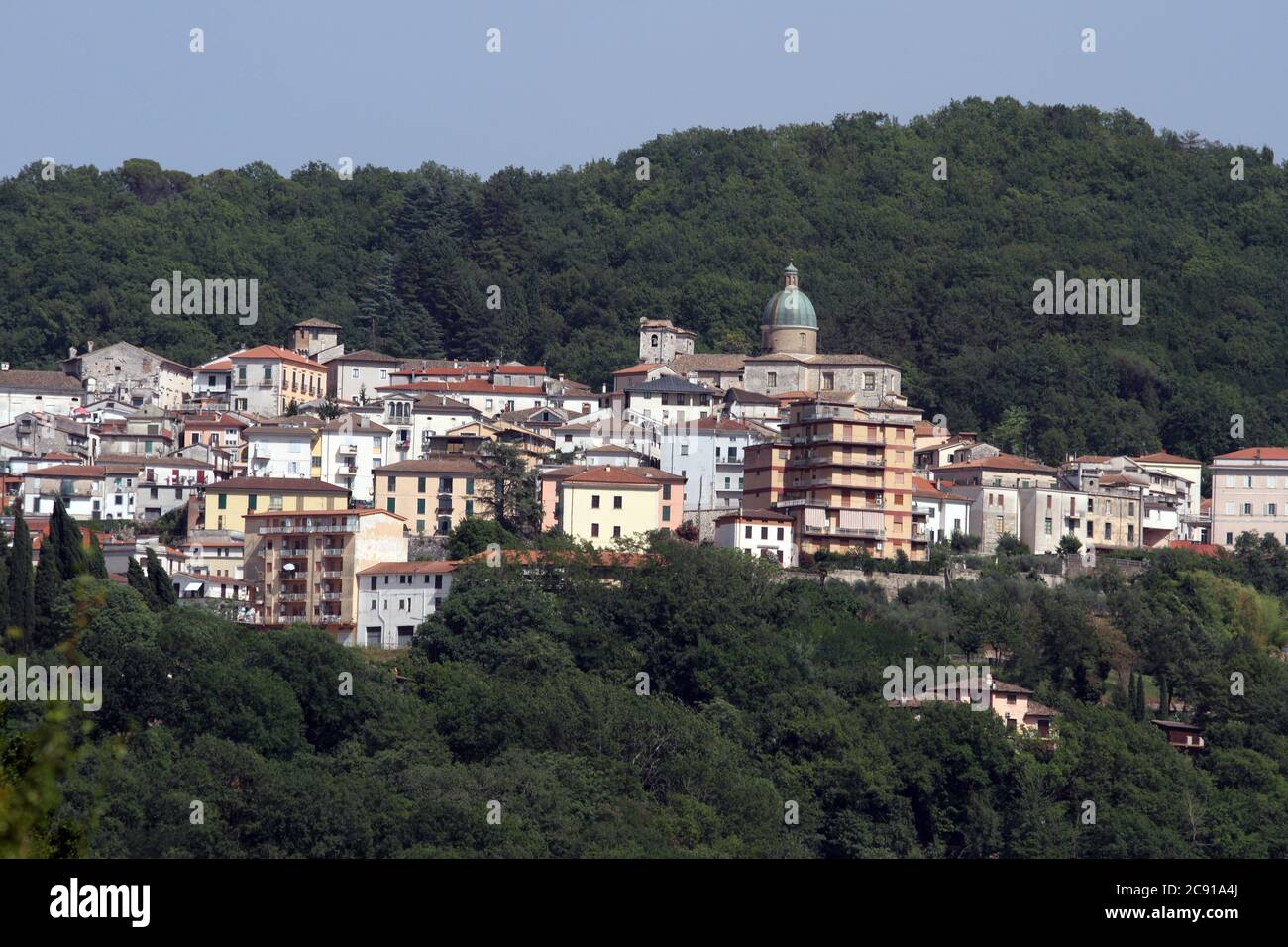 Atina, Italien - 22. Juli 2017: Blick auf die kleine Stadt im Comino-Tal Stockfoto