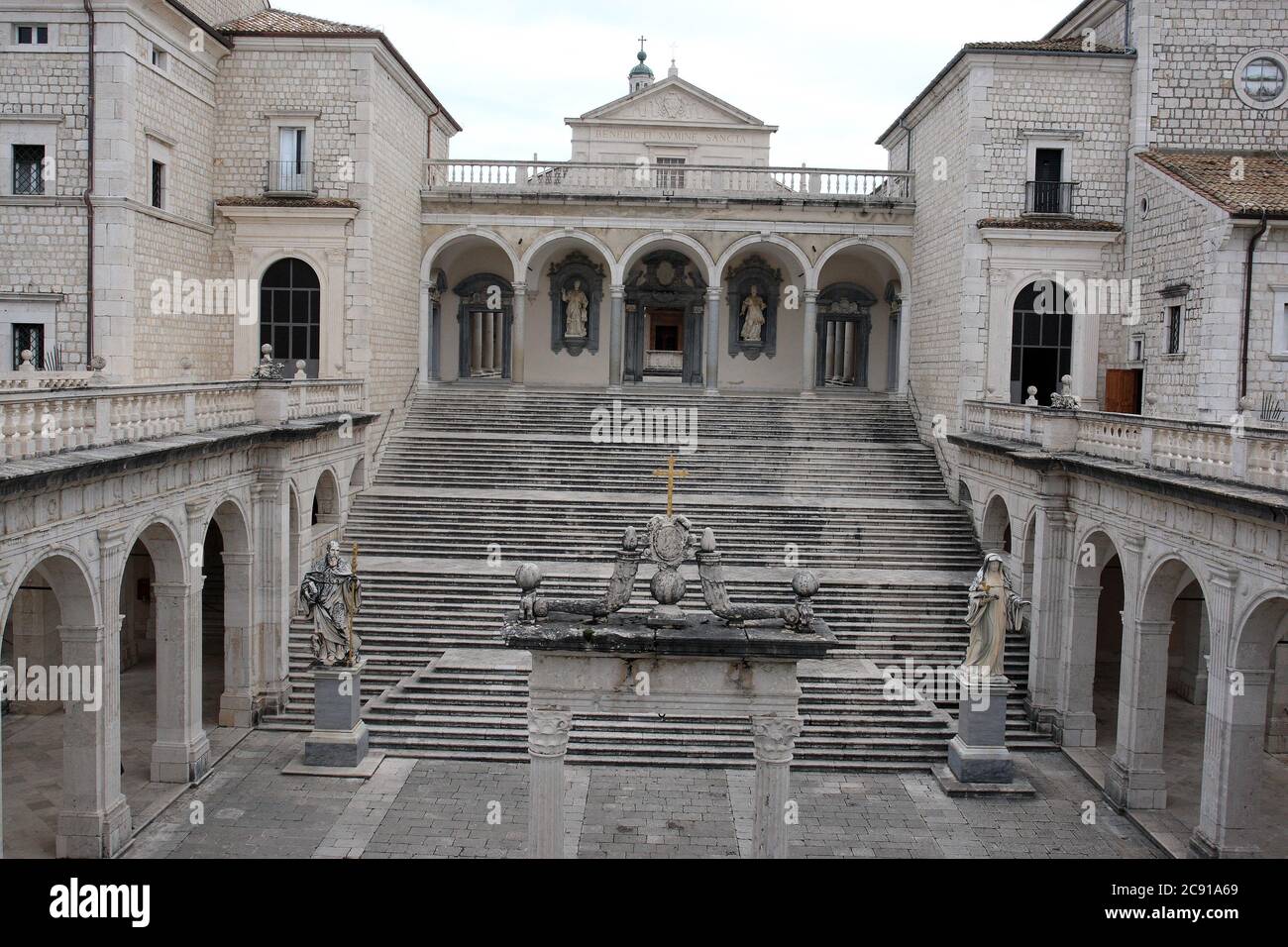 Abbazia montecassino Fotos und Bildmaterial in hoher Auflösung Alamy