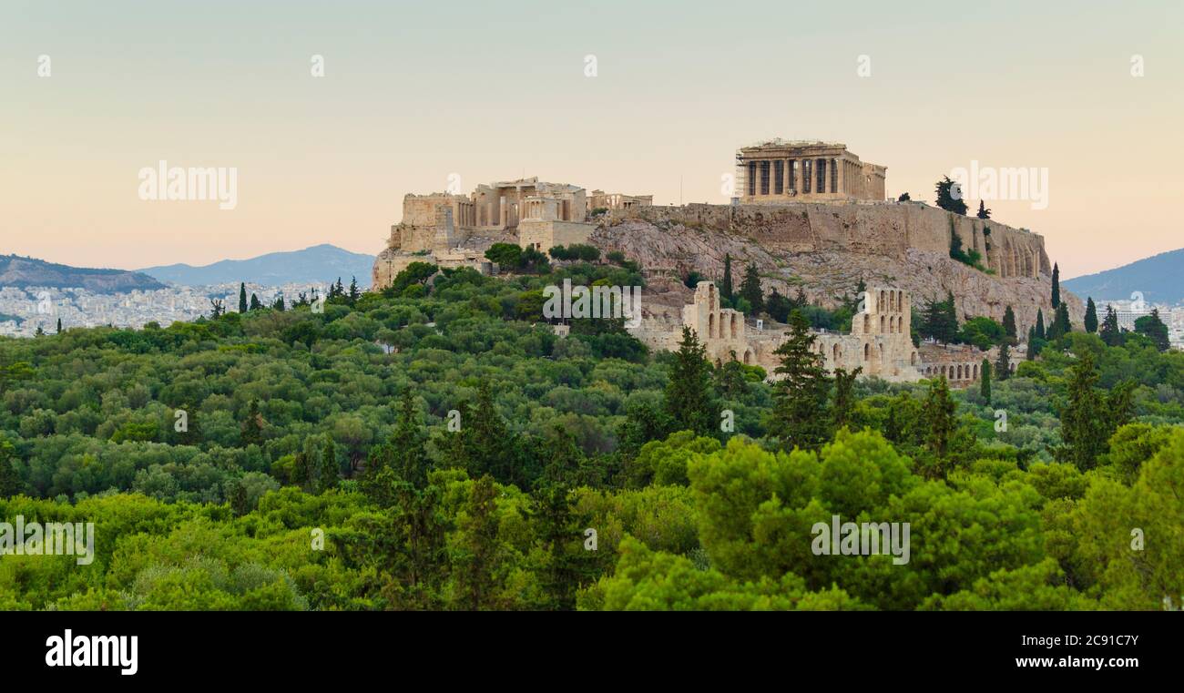 Dämmerung allgemeine Ansicht des Parthenon und der alten Akropolis von Athen Griechenland von Thissio - Foto: Geopix Stockfoto