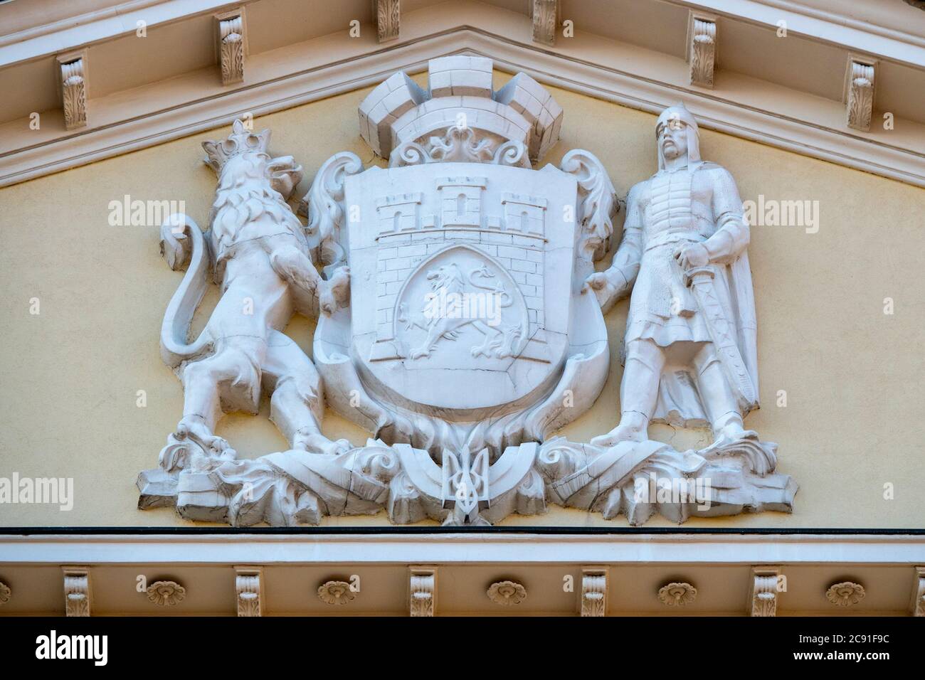 Wappen auf dem Rathaus, Lviv, Ukraine Stockfoto