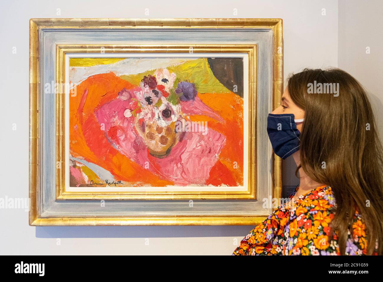 Edinburgh, Schottland, Großbritannien. 28. Juli 2020. Fotoanruf in der Scottish Gallery for Modern Masters Women, die das Werk der ScotlandÕs großen Künstlerinnen der letzten 125 Jahre feiert. Die Ausstellung ist sowohl auf den Blick als auch auf die Zukunft gerichtet, feiert bedeutende Künstlerinnen in ihrer Geschichte und zeigt einige der großen Namen der Vergangenheit und andere weniger bekannte heute. Die Ausstellung dauert vom 30. Juli bis 29. August. Abgebildet; Gemälde Anemones von Anne Redpath. Iain Masterton/Alamy Live News Stockfoto