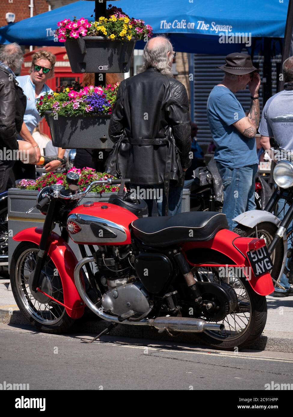 Vintage British BSA Motorrad geparkt an einem Vintage-Bike treffen in Wimbourne, Dorset. Stockfoto