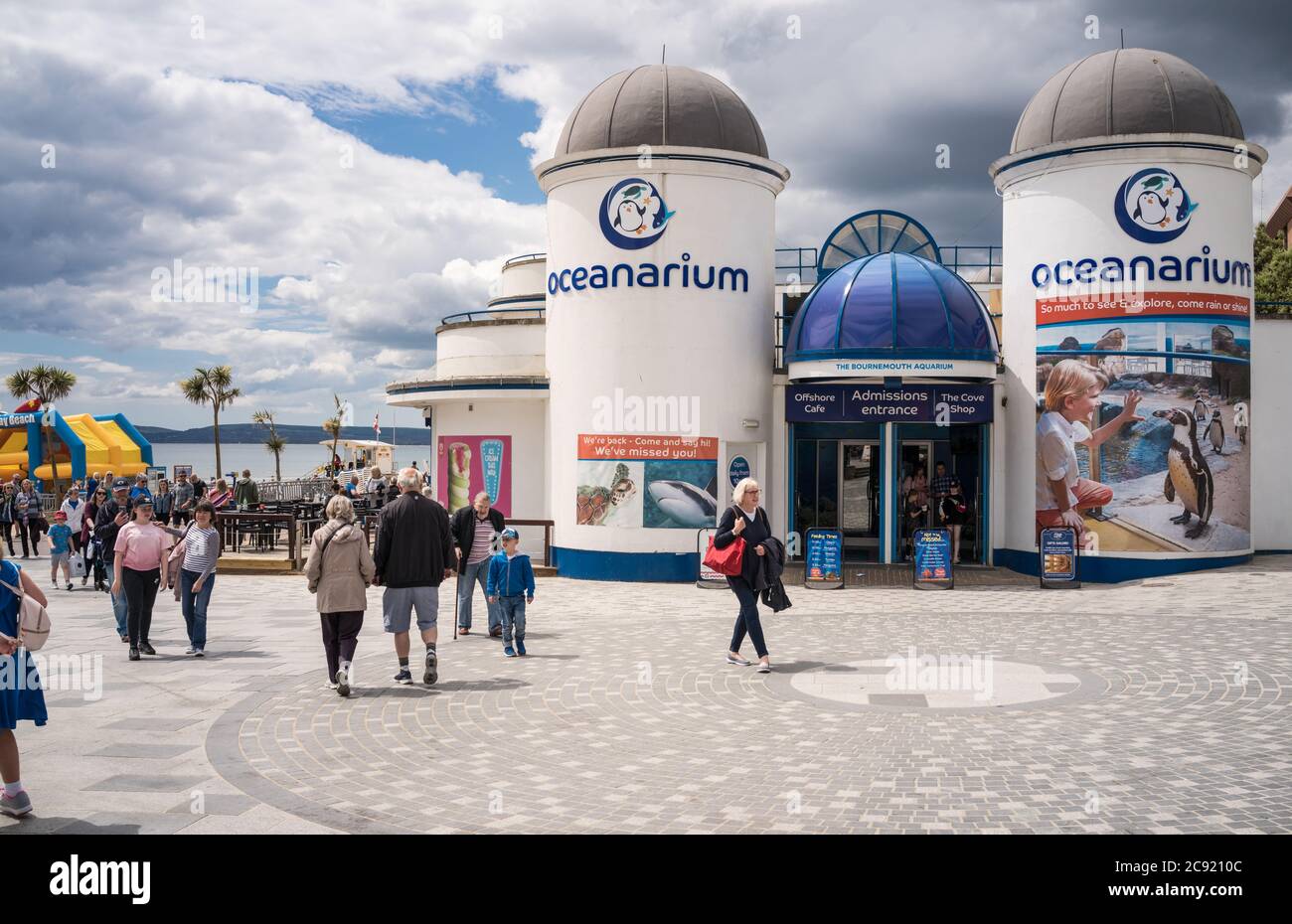 Blick auf das Ozeanarium am Pier in Bournemouth Stockfoto