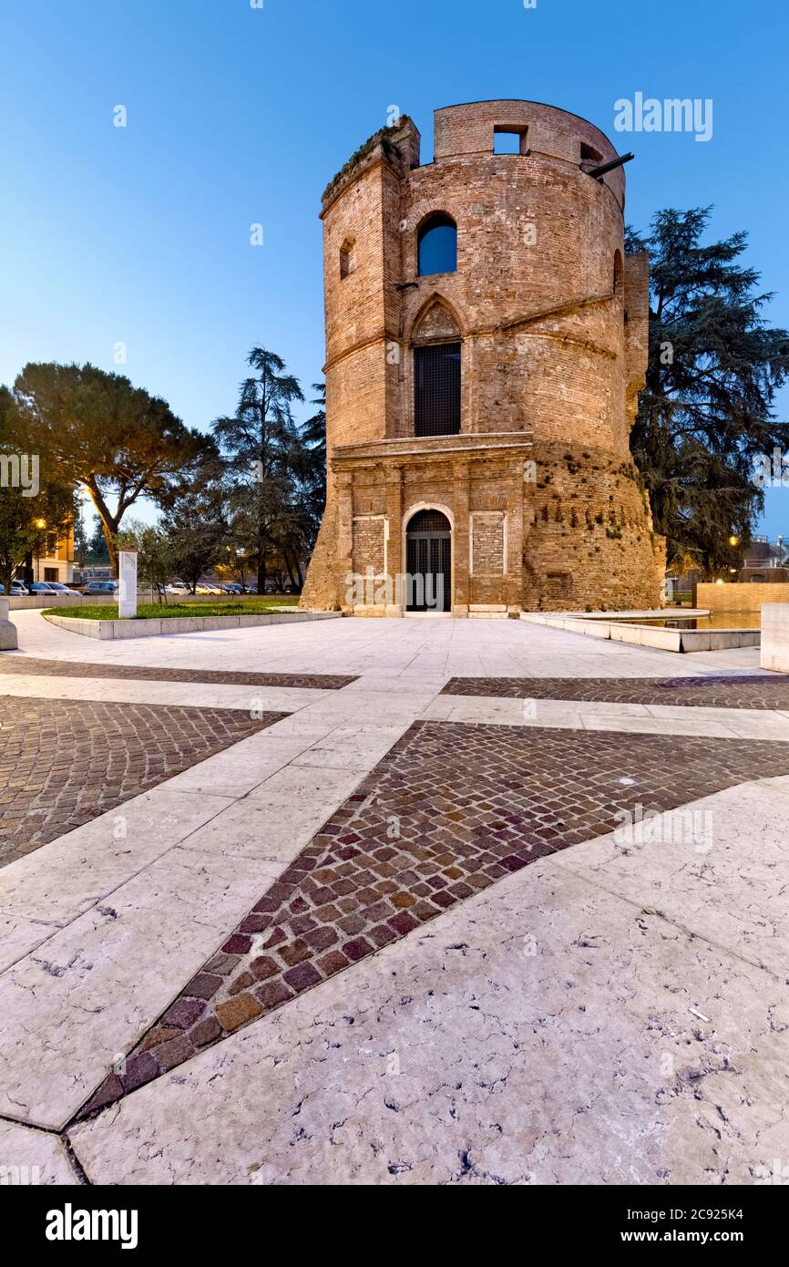 Der imposante venezianische Turm von Legnago. Provinz Verona, Venetien, Italien, Europa. Stockfoto