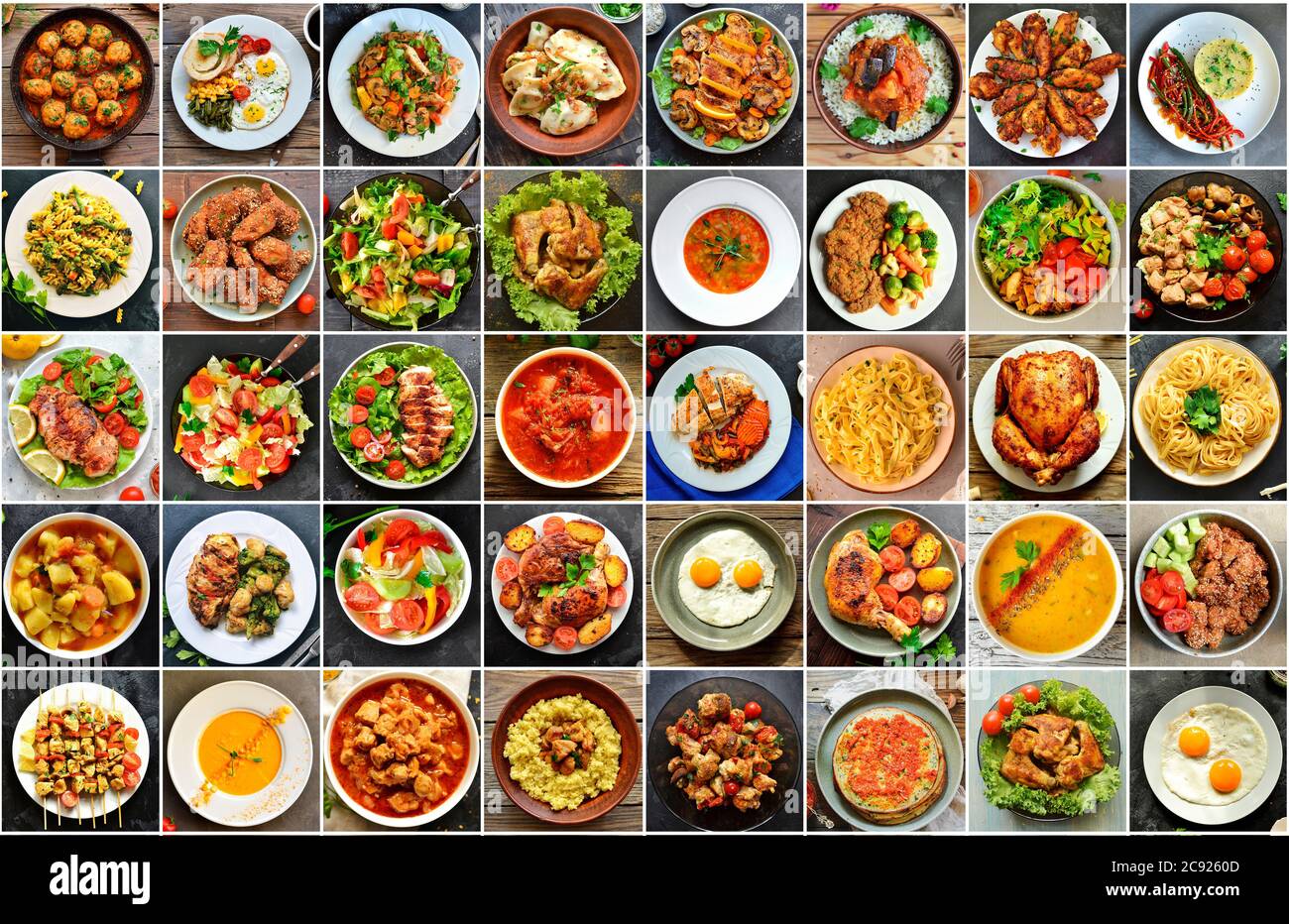 Collage aus natürlichen Lebensmitteln. Hintergrund für das Essen. Gemüse- und Fleischgerichte. Essen auf den Tellern. Stockfoto