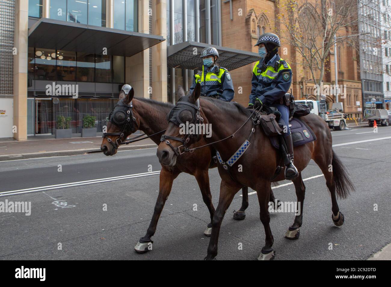 Sydney, Australien 28. Juli 2020.N.S.W. Polizei nimmt an illegalem Black Lives Matter Protest Teil, The Domain, Sydney, Australien.Quelle: Brad McDonald/ Alamy Live News' Stockfoto